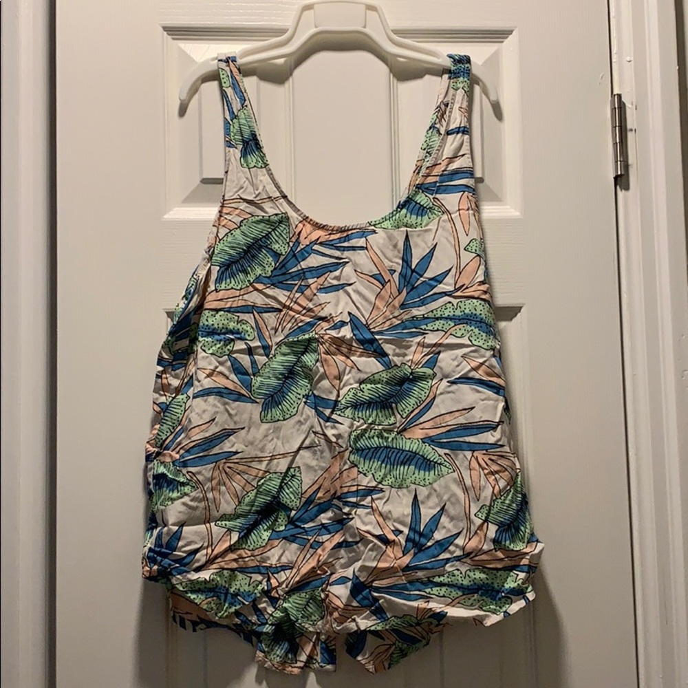 Open Button Back Flora Tank